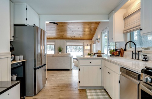 Hayward Cabin | Lake Front Cabin, Media/Game Room, Kayaks, Multi-level deck-NEWLY REMODELED
