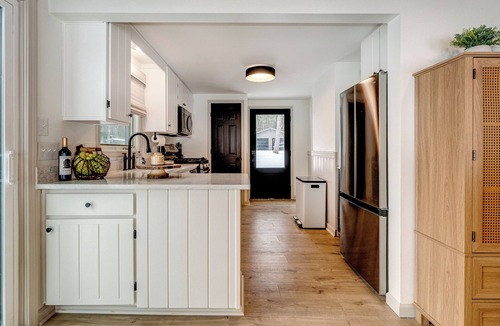 Hayward Cabin | Lake Front Cabin, Media/Game Room, Kayaks, Multi-level deck-NEWLY REMODELED