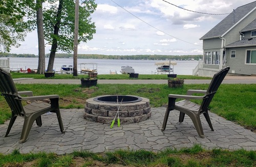 Fremont Cottage | Lake George cottage with large lakefront lawn