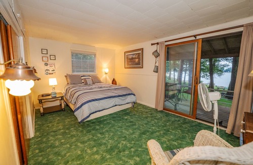 Twin Lake Cottage | Lake House-Beach-Kayaks-Lake View