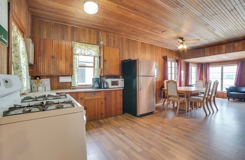 Cedarville Cabin | Lake Huron Beachfront Cabin w/Free Boat Rentals