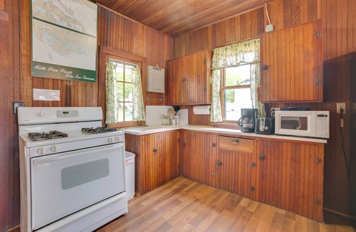 Cedarville Cabin | Lake Huron Beachfront Cabin w/Free Boat Rentals