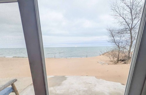 Oscoda Cabin | Lake Huron Cottage - Beach Access
