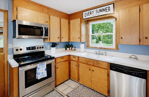 Oscoda House | Lake Huron Getaway w/Sun Porch & Beach Fun!