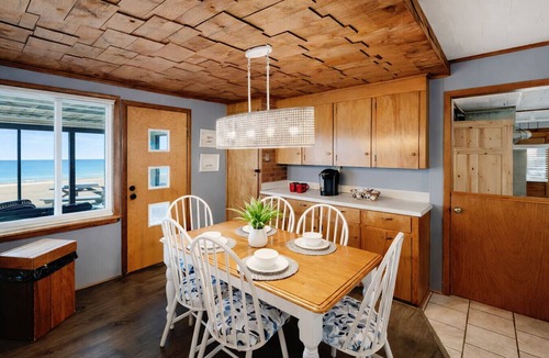Oscoda House | Lake Huron Getaway w/Sun Porch & Beach Fun!