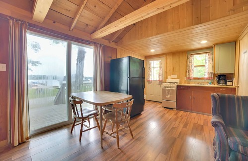 Cedarville Cabin | Lake Huron Shoreline Gem: Free Boats, Sandy Beach!