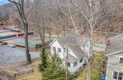 Macatawa House | Lake Michigan Beach Cottage!