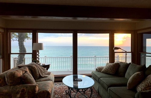Arcadia House | Lake Michigan Waterfront at Inspiration Point