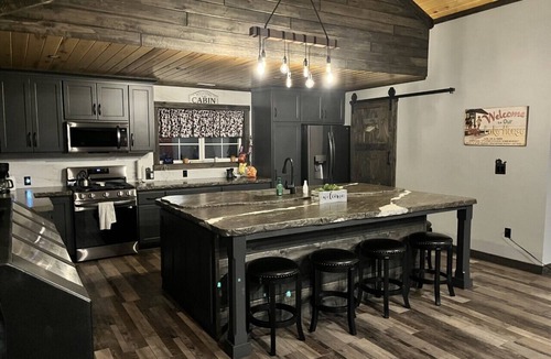 Tomahawk Condo | Lake Nokomis Elegant Home-Family Friendly