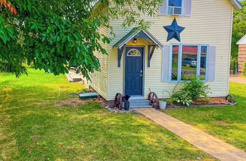 Ashland House | Lake Superior Stay - Fire Pit Patio - Pet Friendly