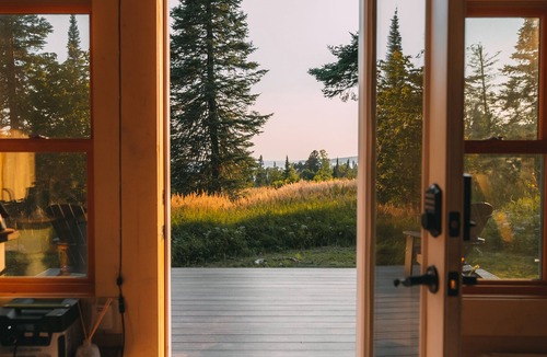 Grand Marais Cabin | Lake Superior Views w/Sauna - Near GM + Dog Friendly. 1min Walk to Beach.
