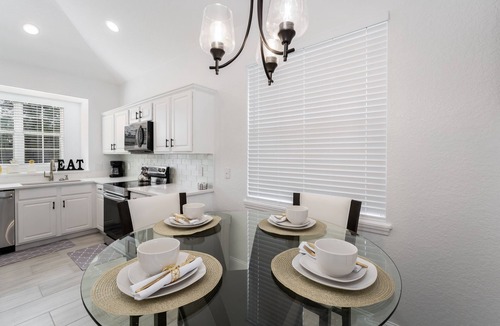 Silver Creek House | Lake View! Amazing Sunsets w/West Facing Pool