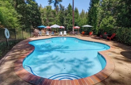 Cedar Ridge Cabin | Lake View* Studio King Bed w/Futon
