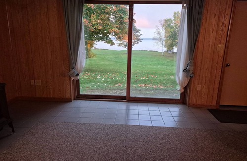 McMillan House | Lakefront 4 bdrm Cabin Retreat on Big Manistique Lake