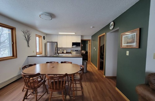 Upson House | LAKEFRONT 5-bedroom Chateau Getaway at Whitecap Mountains Resort Units 2 & 4