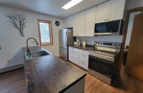 Upson House | LAKEFRONT 5-bedroom Chateau Getaway at Whitecap Mountains Resort Units 2 & 4