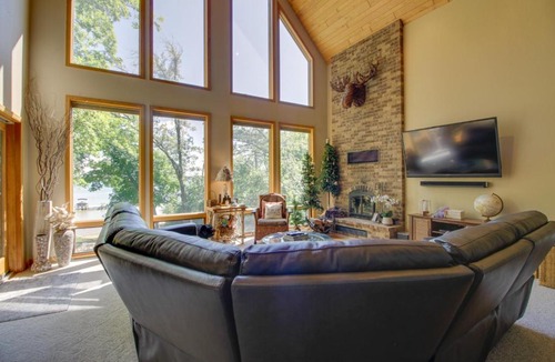 Brainerd House | Lakefront Brainerd Cabin w/Fireplace!