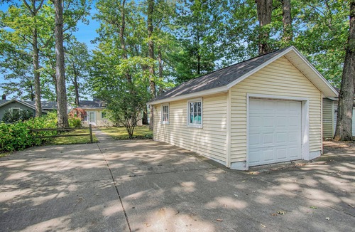 Scotts Cottage | Lakefront Cabin - Kayaks, Grill, Firepit - Casita Linda