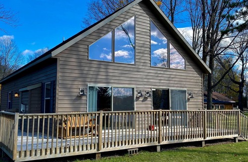 Presque Isle Cabin | Lakefront Cabin on Resort Grounds