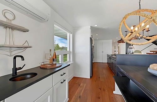Green Bay Cottage | Lakefront Cottage with Nice Sights in Green Bay, Wisconsin