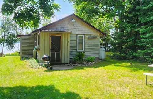 Levering Cabin | Lakefront Cozy Cabin with Amazing Sunsets