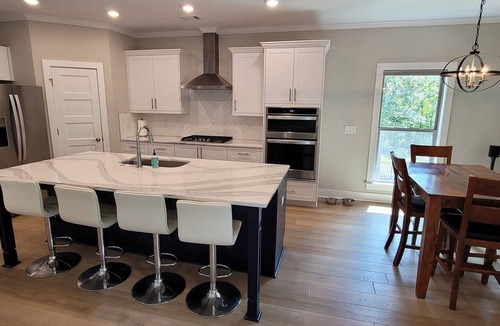 McCormick House | Lakefront Golf Course Vacation with Heated Pool