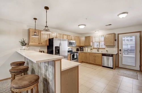 Lake Delton Condo | Lakefront Haven - Families, Golfers, Girl's Trips