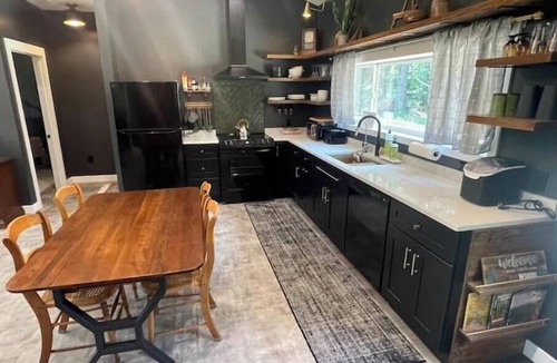 Wisconsin Dells House | Lakefront Hideaway Modern 2BR/2BA Home with Hot Tub Wisconsin Dells 5minutes