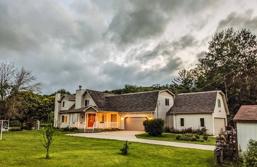 Farwell House | Lakefront Home w/big yard and breathtaking views