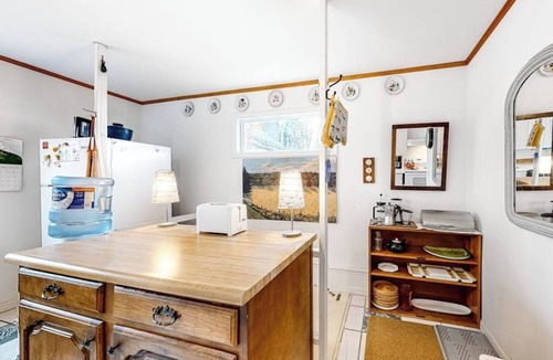 Isle La Motte Cabin | Lakefront Home with Private Beach & Gorgeous Peninsula Location - Dogs OK