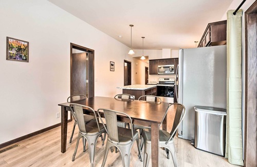 Markville Cabin | Lakefront House Near UTV Trails: Family Friendly!