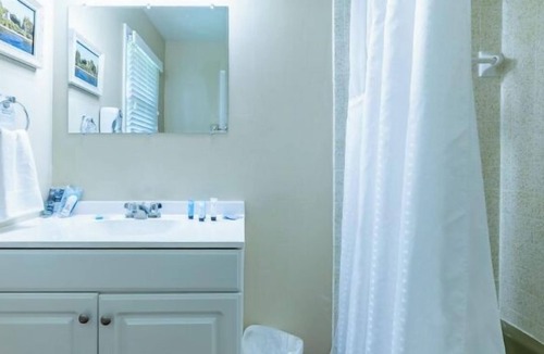Whitehall Resort | Lakefront king bed, double bed and sofa sleeper
