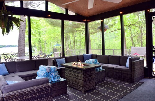 Spooner House | Lakefront Luxury Cabin- Dock, Hot Tub, Firepit, Kayaks, Game Room, Bunk Room
