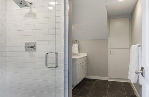 Mound House | Lakefront Luxury Four Bedroom House