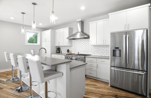 Mound Villa | Lakefront Luxury