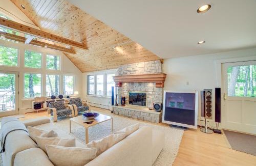 Channing House | Lakefront Michigan Retreat w/Private Dock