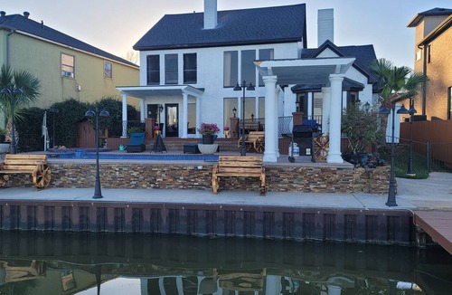 Atascocita House | Lakefront Oasis