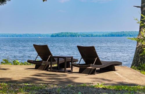 Phelps House | Lakefront Phelps Cabin w/Boat Dock & Water Toys!