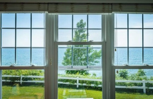 Whitehall Resort | Lakefront Queen Room with Twin sofa sleeper