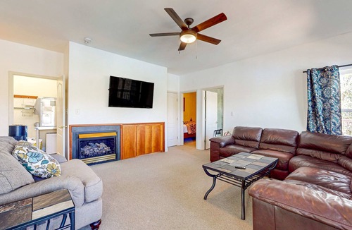 Maynardville Cabin | Lakefront Retreat, Sleeps 12, 3 Boat Slips, Decks