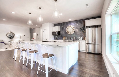 Pittsburg House | Lakefront Treehouse w/Dock · 2 King Suites · Sleeps 12