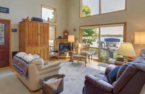 Vandalia House | Lakefront Vandalia Home w/Boat Dock & Gas Grill!