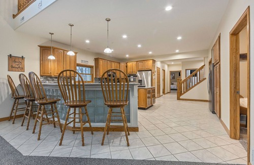Kent County House | Lakefront W/Private Beach, Pool, Hot Tub, Golf Simulator, Projector, Bar & more