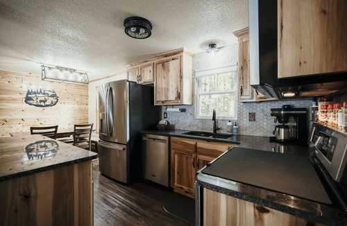 Long Lake Cottage | Lakefront walkout cottage