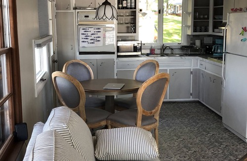 Plainwell House | Lakefront Walkout Cottage, Beach, Dock, Kayaks, Sunsets on Pine Lake! 🐚🐟