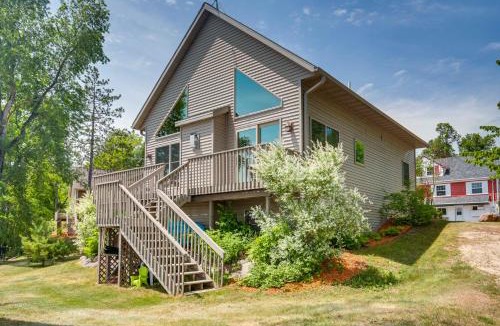 Townsend House | Lakefront Wisconsin Getaway w/Kayak + Boat Dock!
