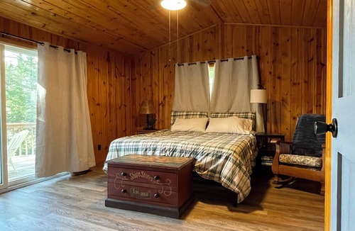 Lewiston Cabin | Lakeside Cabin: Swim, Fish, Kayak. Hunt & Trails nearby