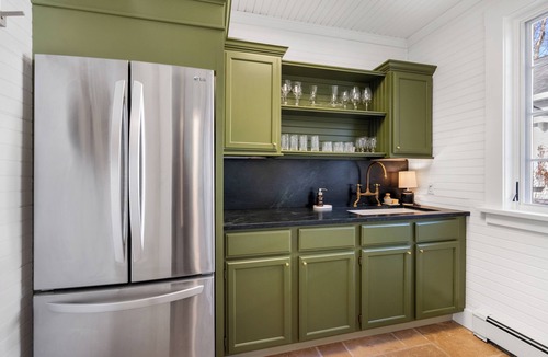 Forest Beach House | Lakeview Bliss - Beautifully Decorated Home! Close Private Beach!