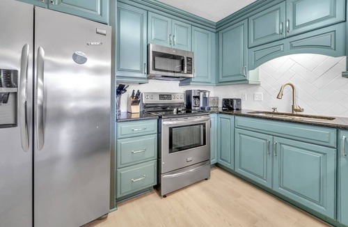 Gulf Place Condo | 🏖️LakeViews~Walk2Beach~ComplexPool~Updated~Gulf Place Caribbean 204