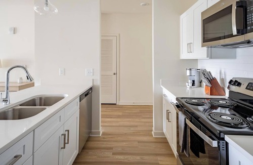 Bellview Apartment | Landing | Amazing 2BD, Gym, Pool